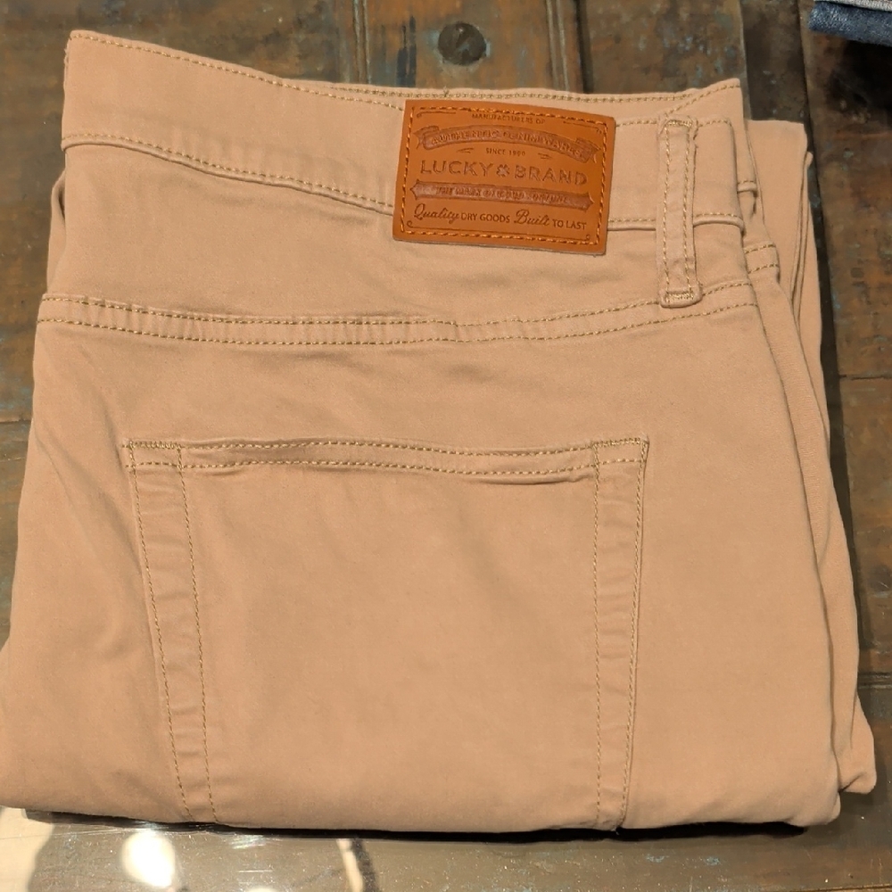 Lucky Brand Men's Khaki Chinos
